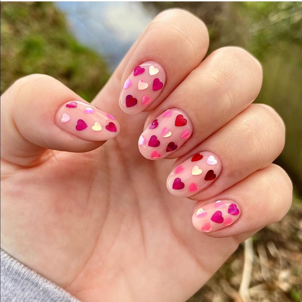 💕Heart shape 3D Nail Decor💕 - Picture 1 of 16